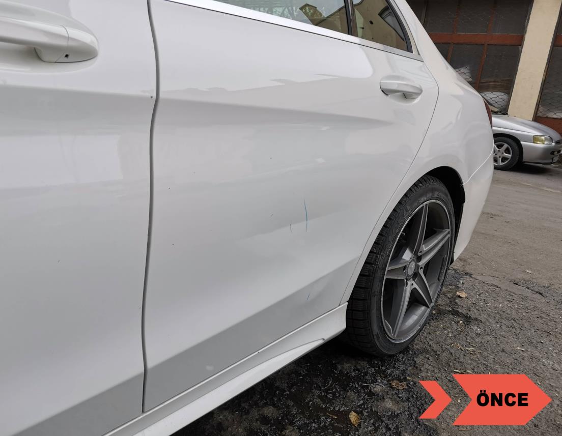 Mercedes Sol Arka Kapı Boyasız Onarım